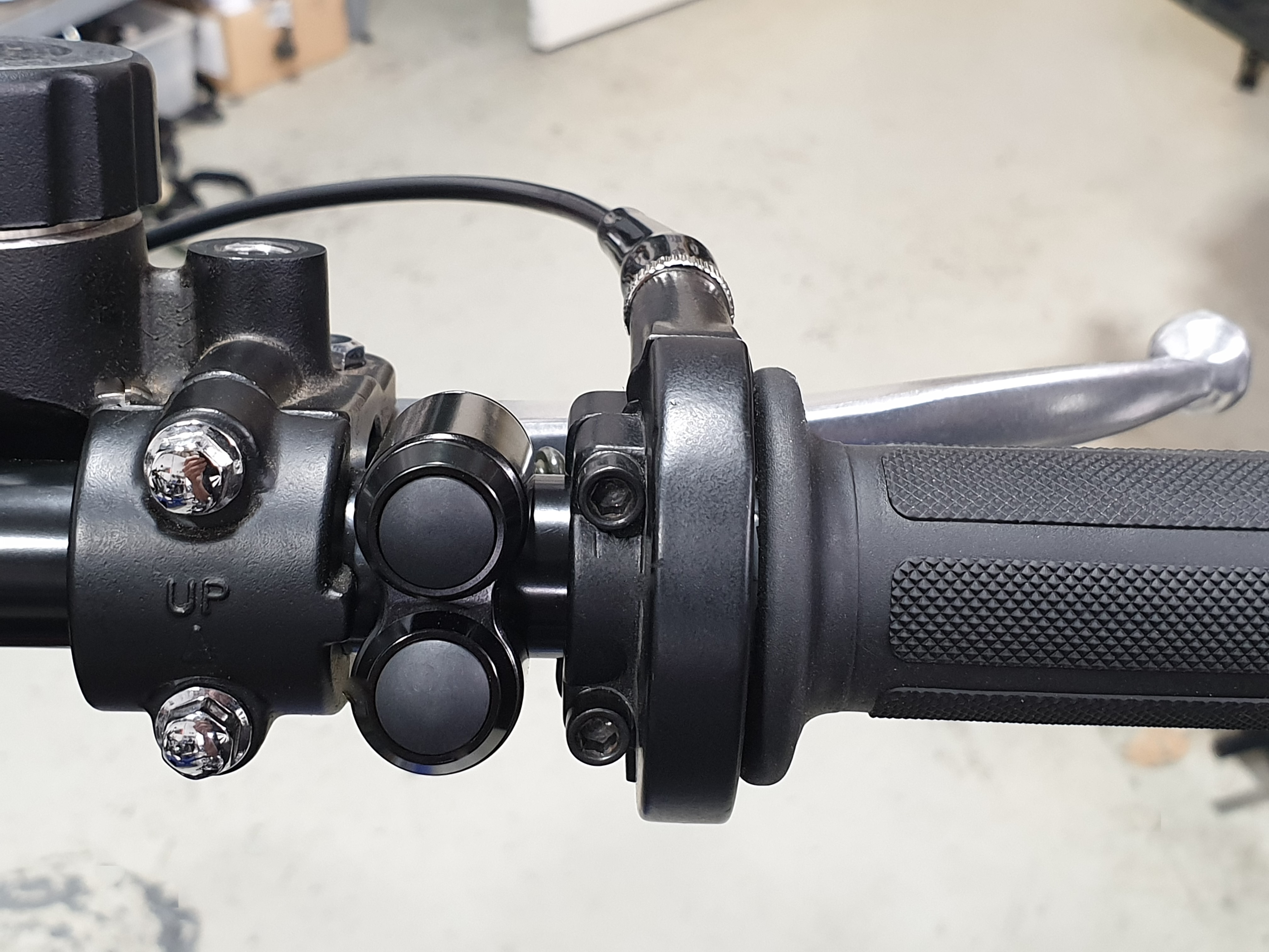 Motone 2 button handlebar switch black 22mm - Custom Bike Electrics